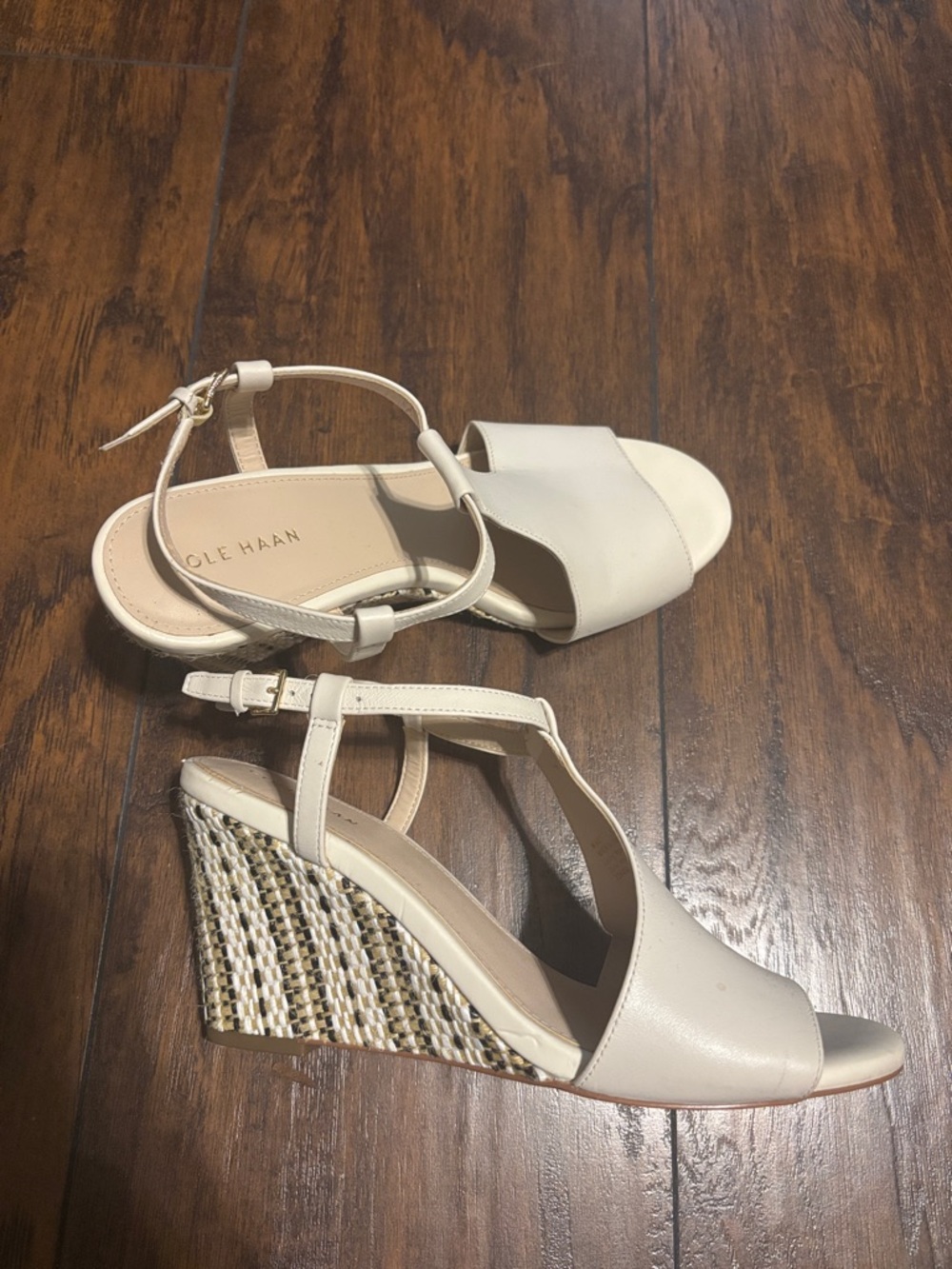 Women’s Cole Haan Light Cream Leather T-Strap Sandals Wedge Heel Size 7 - Picture 3 of 6